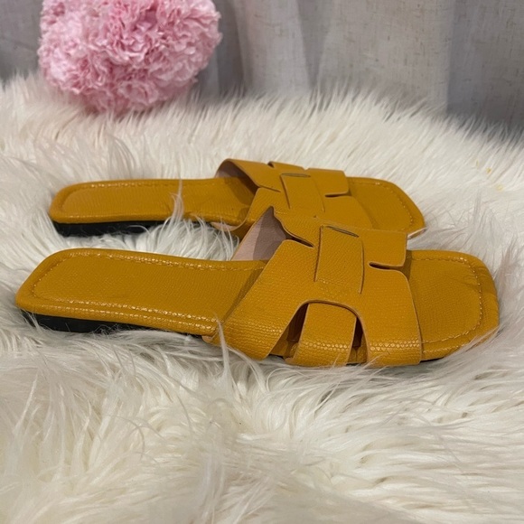 Sandals Size 7 - Picture 4 of 7